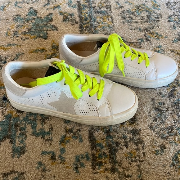 Steve Madden Shoes - Steve Madden sneakers